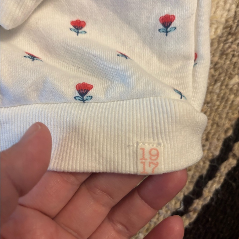Sovereign Code White Sweatshirt with Red Rose Pattern - Picture 2 of 7
